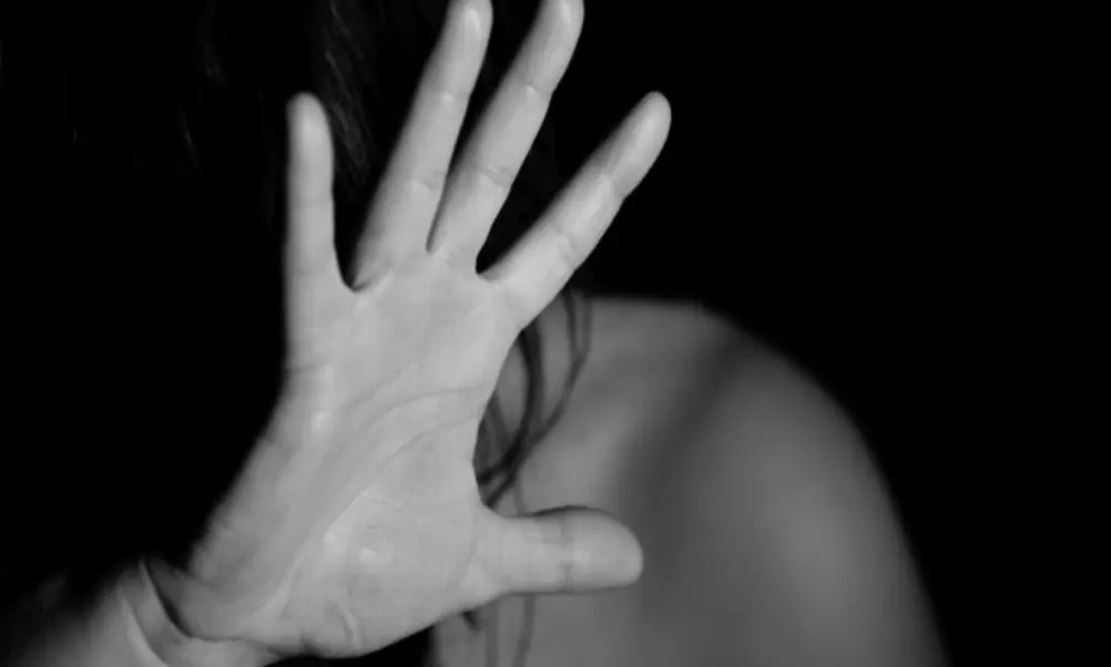 कर्नाटक: अश्लील वीडियो बनाकर किया ब्लैकमेल, पीड़िता ने किया आत्मदाह कर्नाटक: अश्लील वीडियो बनाकर किया ब्लैकमेल, पीड़िता ने किया आत्मदाह