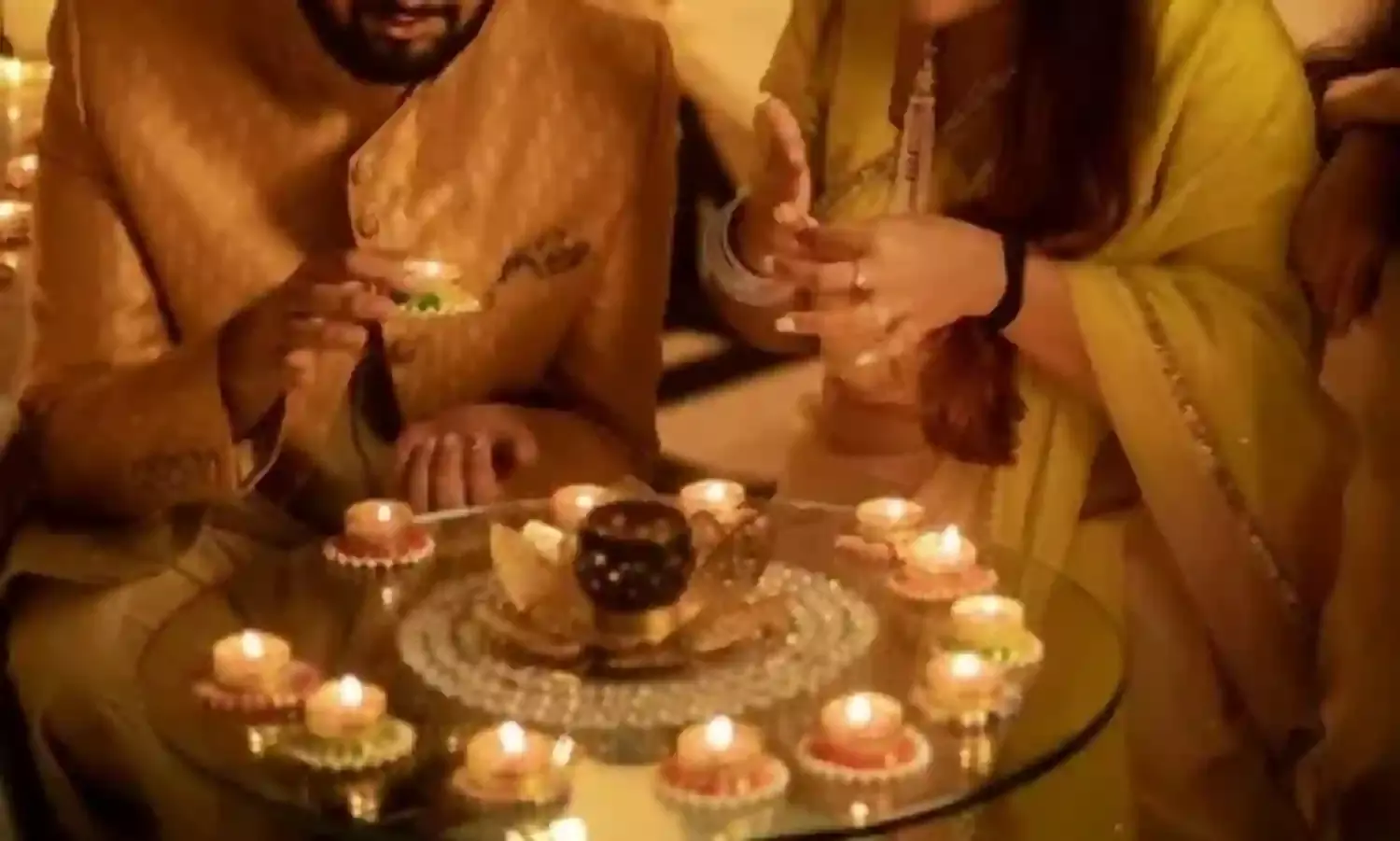 शहरी लोग दिवाली का इंतजार करते हैं, लेकिन गैर-जरूरी खर्चों को लेकर हैं सतर्क