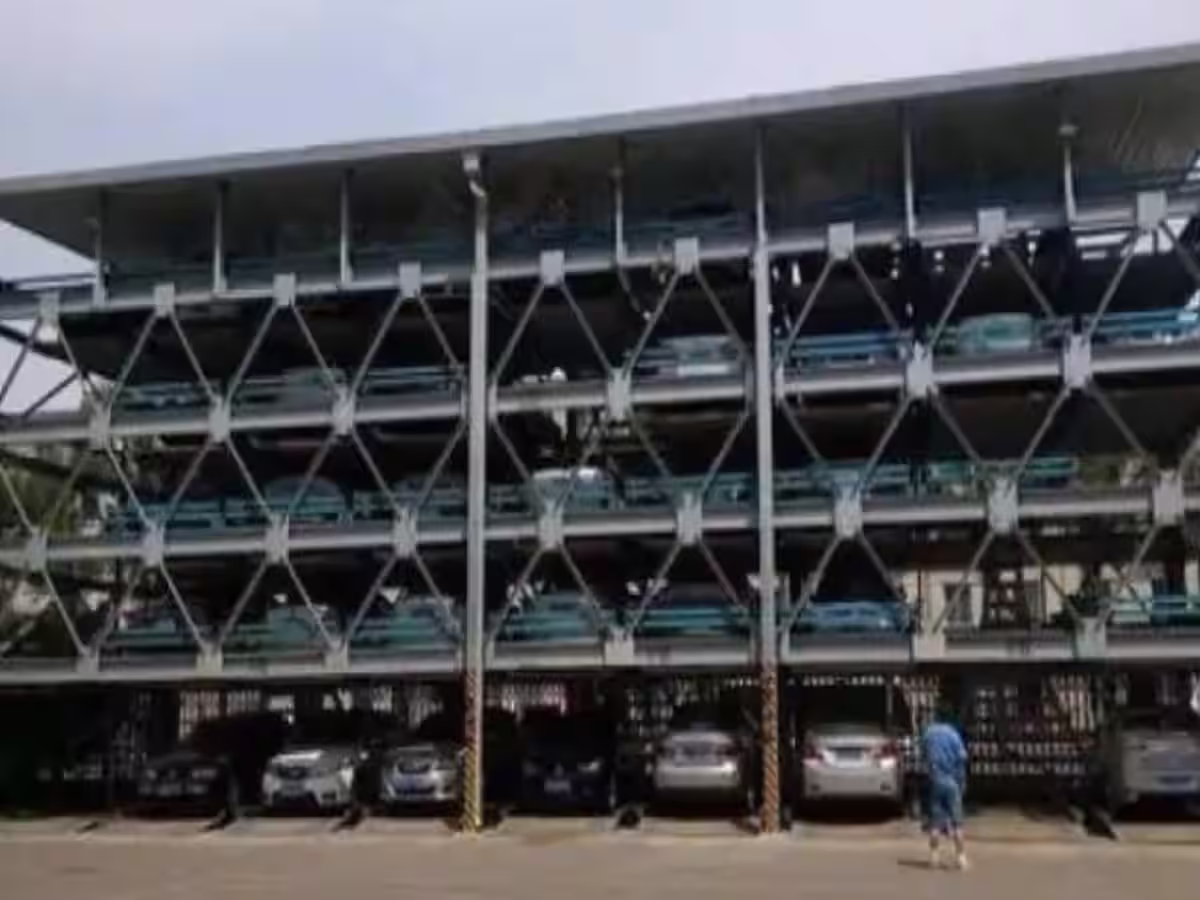 गोकुलपेठ के बहुमंजिला पार्किंग प्लाजा पर रोक