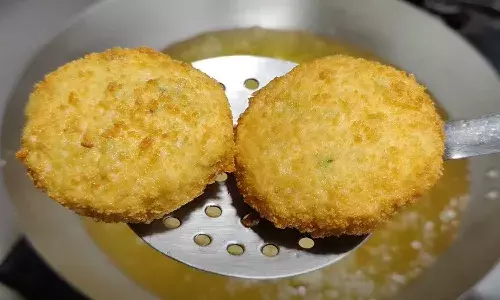 इस विधि से बनाएं पनीर कटलेट, बच्चे खुद बोलेंगे और चाहिए