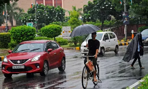 दिल्ली में बारिश से चिलचिलाती गर्मी से राहत, तापमान में गिरावट