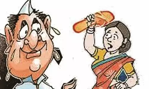 विवाद : नेता के घर में घुसकर महिला ने की पिटाई, सोशल मीडिया पर कसी थी फब्ती