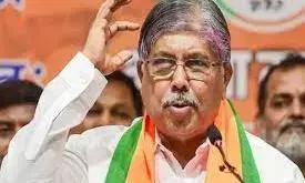 उच्च व तकनीकी शिक्षा मंत्री ने अधिकारियों के साथ की बैठक उच्च व तकनीकी शिक्षा मंत्री ने अधिकारियों के साथ की बैठक