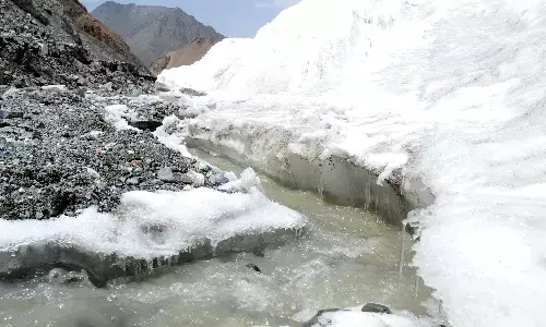तापमान 1.5 डिग्री बढ़ा तो दुनिया के 50 प्रतिशत ग्लेशियर हो जायेंगे गायब तापमान 1.5 डिग्री बढ़ा तो दुनिया के 50 प्रतिशत ग्लेशियर हो जायेंगे गायब