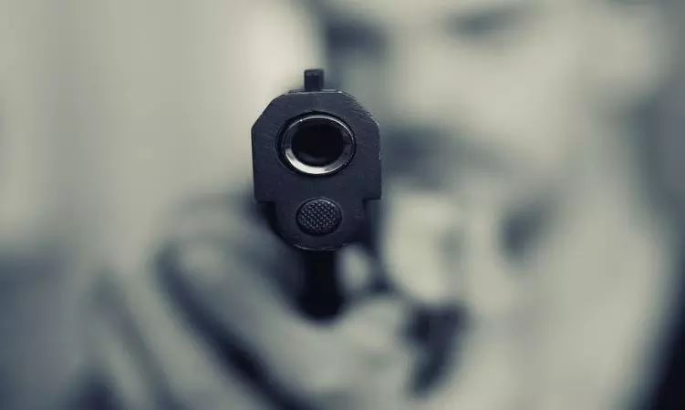 आंध्र प्रदेश के कुरनूल में पुलिस हेड कांस्टेबल ने खुद को मारी गोली आंध्र प्रदेश के कुरनूल में पुलिस हेड कांस्टेबल ने खुद को मारी गोली
