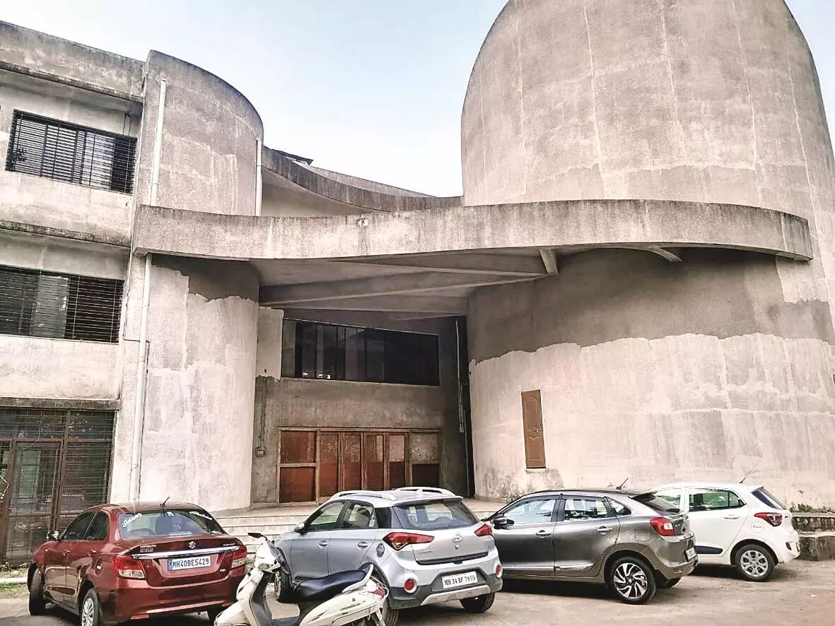 करोड़ों खर्च, फिर भी नहीं खुल रहा ताला करोड़ों खर्च, फिर भी नहीं खुल रहा ताला