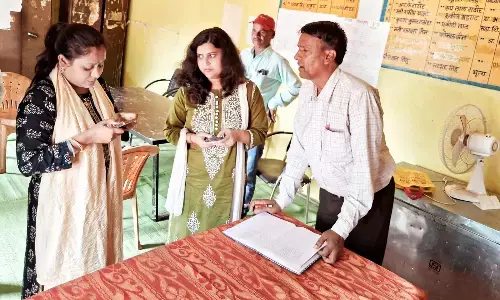 एसडीएम ने मतदान केन्द्रों का किया दौरा एसडीएम ने मतदान केन्द्रों का किया दौरा