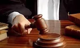 याचिका में आरोप - मात्र 300 रुपए मानधन पर कानून पढ़ा रहे शिक्षक याचिका में आरोप - मात्र 300 रुपए मानधन पर कानून पढ़ा रहे शिक्षक