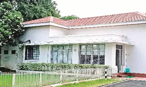 बंगला तय नहीं - उप-मुख्यमंत्री पवार का नाम 6 नंबर के कॉटेज से भी हटा बंगला तय नहीं - उप-मुख्यमंत्री पवार का नाम 6 नंबर के कॉटेज से भी हटा