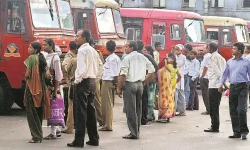 एसटी महामंडल के भी तेवर कड़े- मांगें पूरी करें, नहीं तो आंदोलन एसटी महामंडल के भी तेवर कड़े- मांगें पूरी करें, नहीं तो आंदोलन
