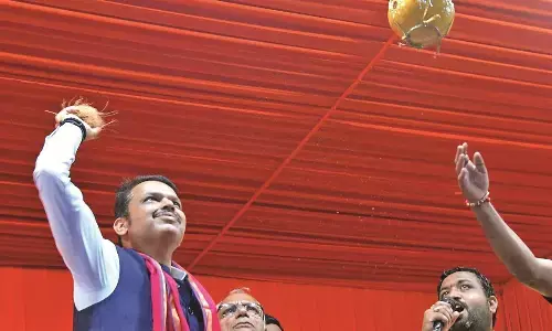 नागपुर में दही हांडी की धूम, शामिल हुए फडणवीस- मच गया शोर सारी नगरी रे नागपुर में दही हांडी की धूम, शामिल हुए फडणवीस- मच गया शोर सारी नगरी रे