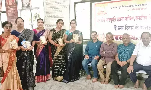 सही मायने में अध्यापक हैं युग निर्माता - जयस्वाल सही मायने में अध्यापक हैं युग निर्माता - जयस्वाल