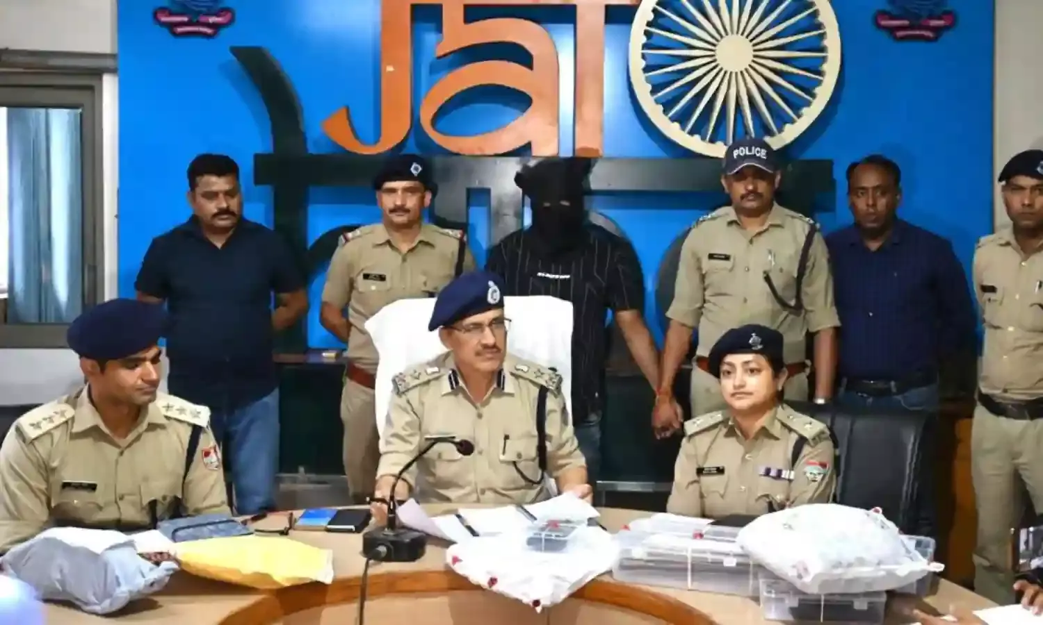 पुलिस ने 24 घंटे में सुलझाई महिला की हत्या की गुत्थी, कर्नल निकला हत्यारा