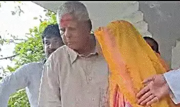 राजद नेताओं की सनातन पर टिप्पणी और लालू यादव की ईश्वर भक्ति, निकाले जा रहे सियासी मायने