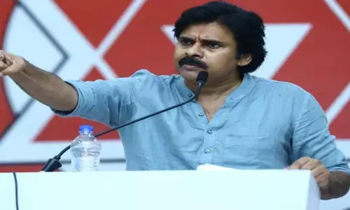 जगन जेल में थे, दूसरों को भी जेल में देखना चाहते हैं : पवन कल्याण जगन जेल में थे, दूसरों को भी जेल में देखना चाहते हैं : पवन कल्याण