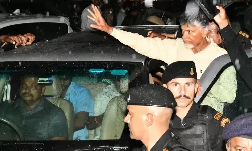 टीडीपी प्रमुख चंद्रबाबू नायडू को राजमुंदरी जेल में किया स्थानांतरित टीडीपी प्रमुख चंद्रबाबू नायडू को राजमुंदरी जेल में किया स्थानांतरित
