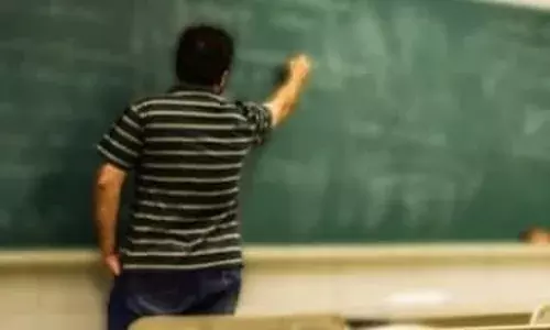 बिहार के वैशाली में महिला द्वारा दुष्कर्म के आरोप के बाद शिक्षक को ग्रामीणों ने पीटा