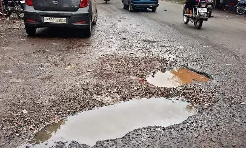 जीसीएफ प्रबंधन नहीं बनवा रहा रोड, लोग हो रहे परेशान