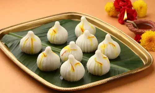 इस गणेश चतुर्थी भगवान गणेश को लगाएं उनके पसंदीदा मोदक का भोग, इस आसान रेसिपी से