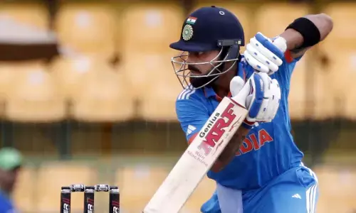 विराट कोहली ने जड़ी 77वीं सेंचुरी, सचिन को पीछे छोड़ते हुए बनाए सबसे तेज 13 हजार रन