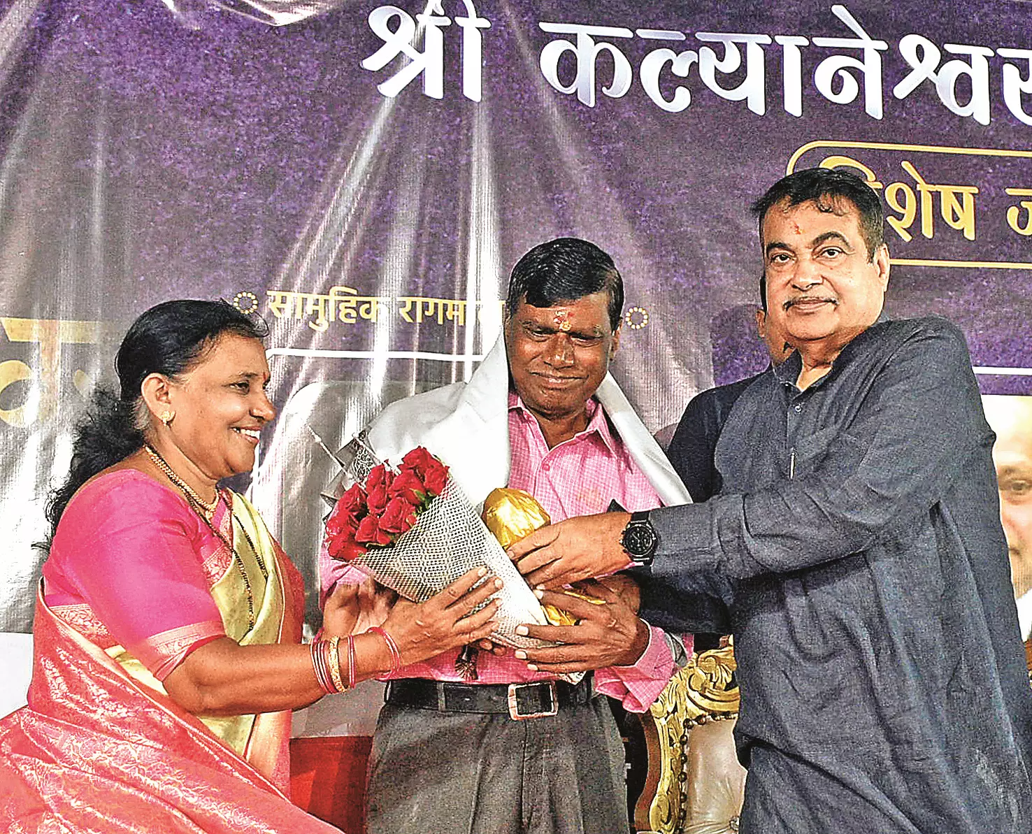 28 गरीब लड़कियों का किया कन्यादान 28 गरीब लड़कियों का किया कन्यादान