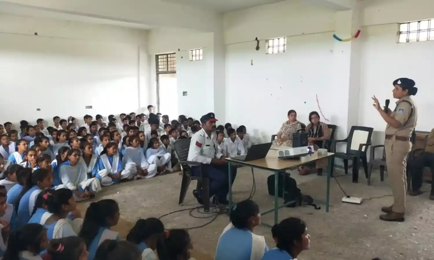 विद्यालय में चलाया गया ट्राफिक अवेयरनेस कार्यक्रम