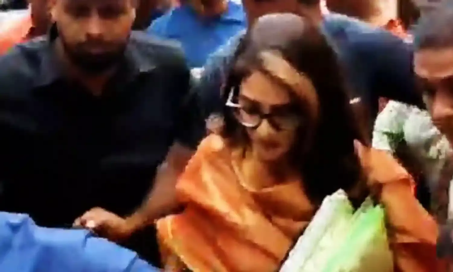 ईडी दफ्तर पहुंचीं नुसरत जहां