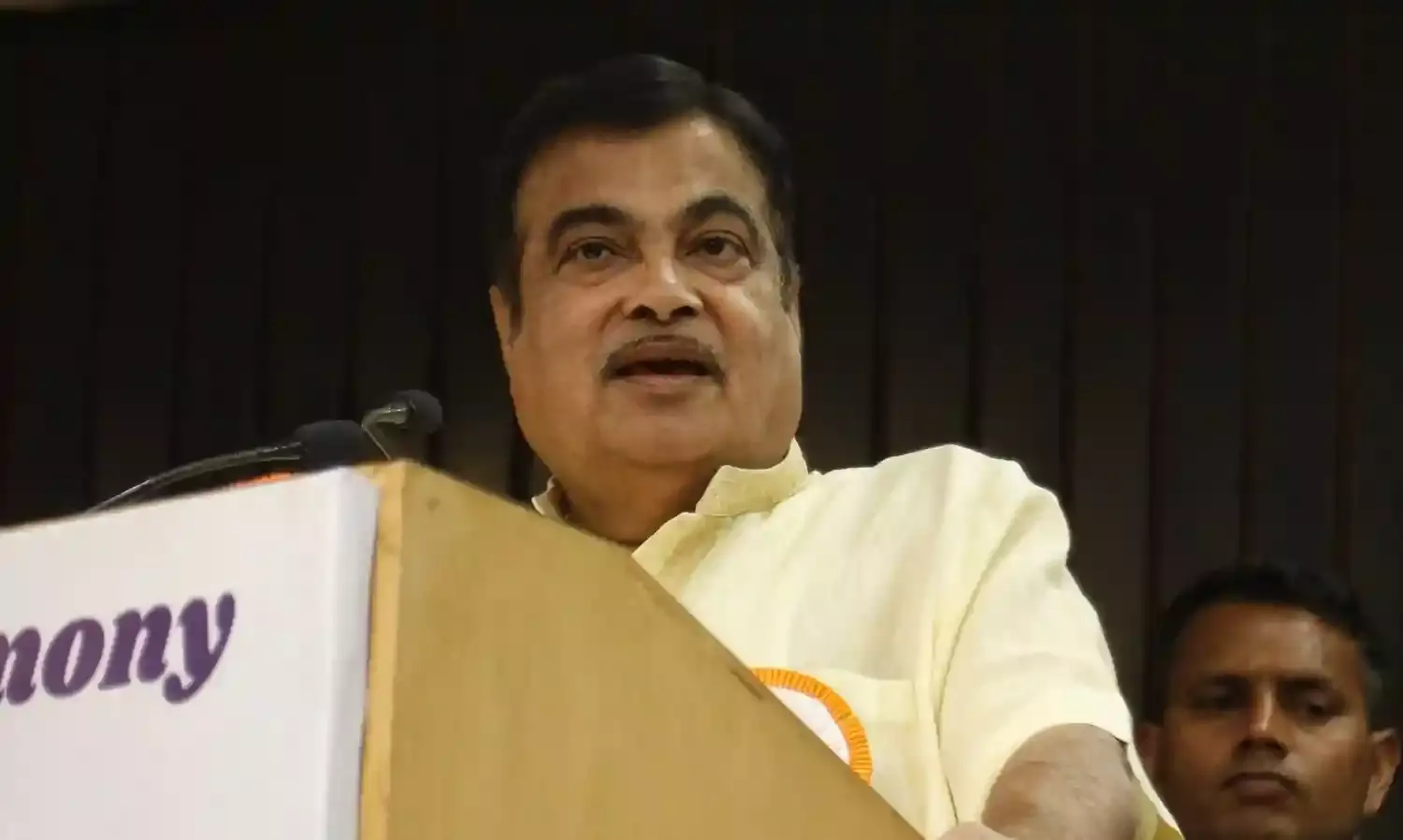 डीजल इंजन वाहनों पर 10 प्रतिशत टैक्स लगाने की कोई योजना नहीं - नितिन गडकरी