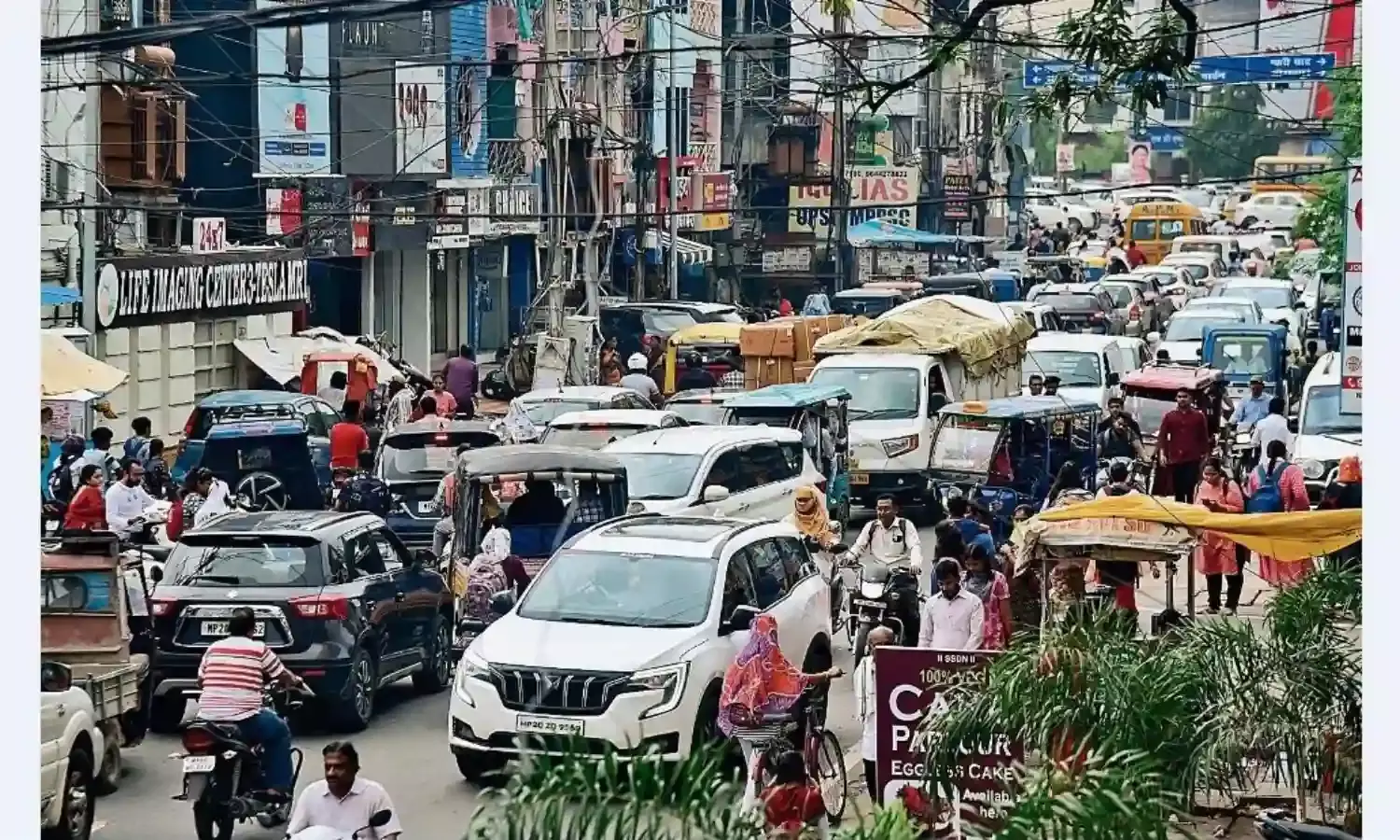 शहर के अनधिकृत मार्गों पर प्रवेश कर रहीं यात्री बसें, हर दिन लग रहा जाम, लोग त्रस्त