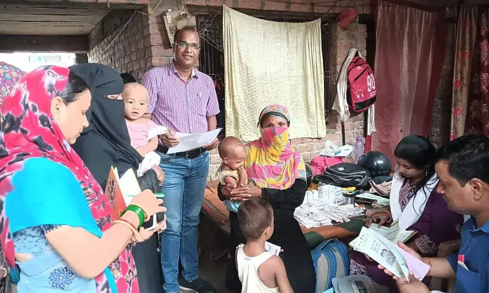 बंधवा मोहल्ले में आंगनवाड़ी कार्यकत्री व सहायिका के बैठने के लिए नहीं है जगह, मोहल्ले के लोगों को नहीं मिल पा रहा योजनाओं का लाभ