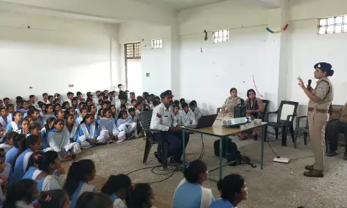 विद्यालय में चलाया गया ट्राफिक अवेयरनेस कार्यक्रम