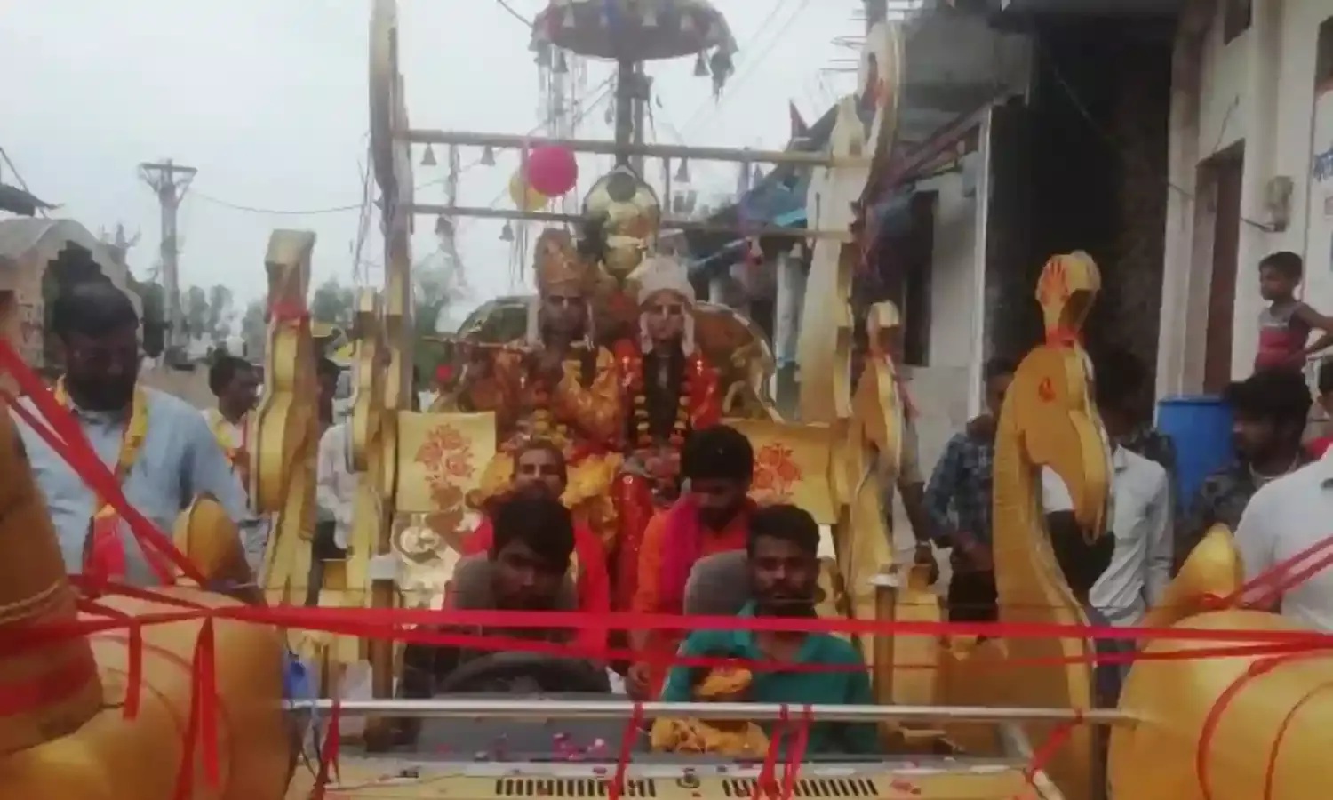 रैपुरा में निकाली गई शोभायात्रा