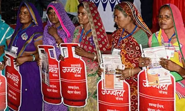 केंद्र सरकार ने उज्जवला योजना की अवधि तीन वर्ष बढ़ाने को दी मंजूरी