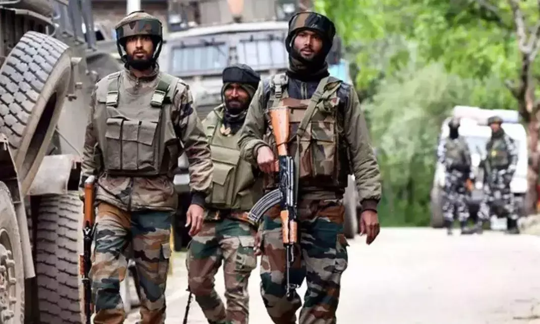 जम्मू-कश्मीर के अनंतनाग और राजौरी में मुठभेड़ जारी, कर्नल समेत 3 अफसर शहीद, 2 आतंकी ढेर