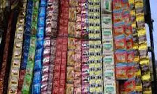 गुटखा लेकर जा रहे दो युवकों को पकड़ा, मामला हुआ दर्ज गुटखा लेकर जा रहे दो युवकों को पकड़ा, मामला हुआ दर्ज