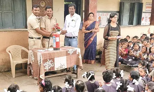 मनपा शालाओं में फायर मॉक ड्रिल, स्टूडेंट्स को बताया आग से कैसे करें बचाव