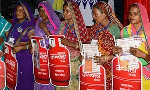 केंद्र सरकार ने उज्जवला योजना की अवधि तीन वर्ष बढ़ाने को दी मंजूरी केंद्र सरकार ने उज्जवला योजना की अवधि तीन वर्ष बढ़ाने को दी मंजूरी