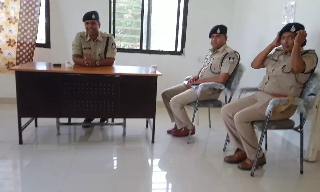 नवागत पुलिस अधीक्षक सांई कृष्ण मोहन्द्रा पहुंचे ग्रामीणों से की मुलाकात