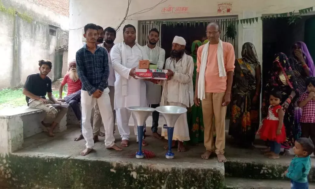 कबीर आश्रम को भेंट किए माइक व एम्पलीफायर सेट