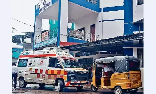 प्री-पेड बूथ दिला सकता है एम्बुलेंस माफिया से राहत!