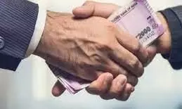 दो सरपंच सहित तीन लोग 41 हजार की रिश्वत लेते धराए दो सरपंच सहित तीन लोग 41 हजार की रिश्वत लेते धराए