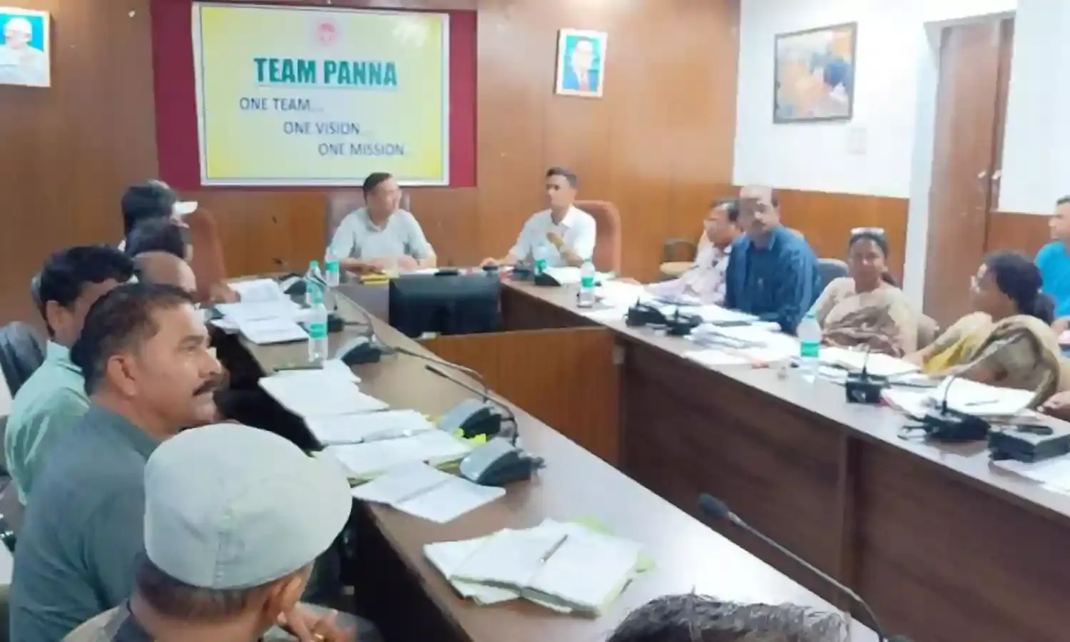 कलेक्टर की अध्यक्षता में शिक्षा विभाग की समीक्षा बैठक सम्पन्न