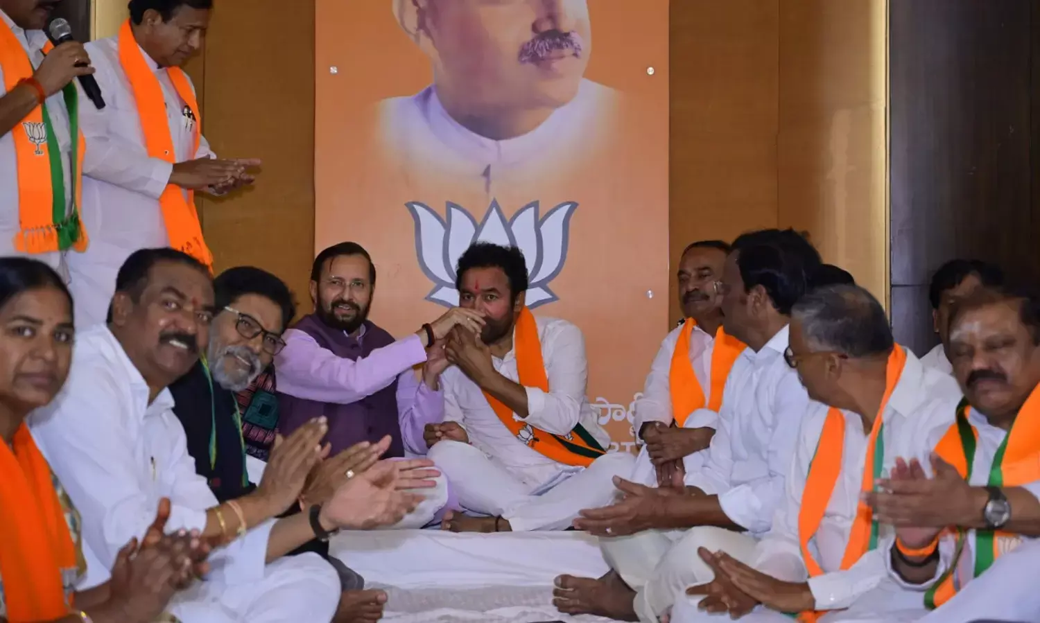 केसीआर सरकार को बेनकाब करने के लिए भाजपा और अधिक अभियान चलाएगी : जावड़ेकर