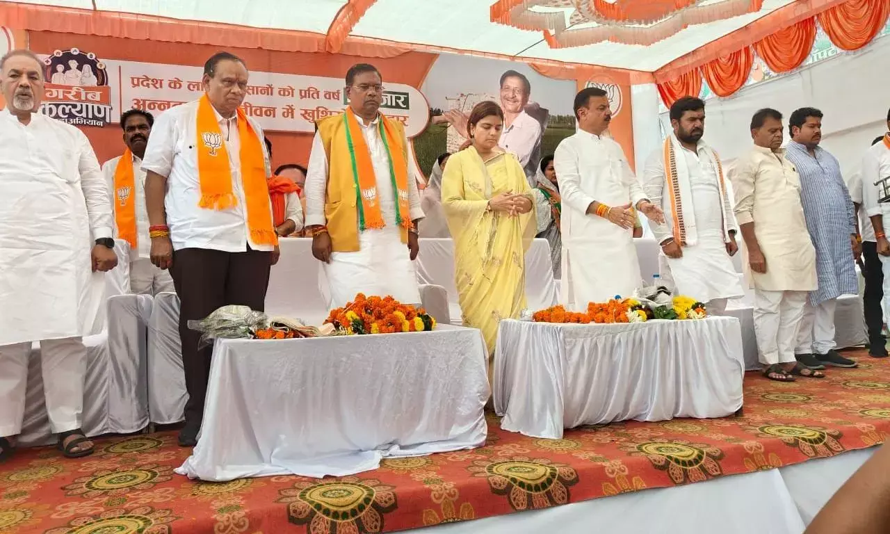 पूनम महाजन ने कमलनाथ पर साधा निशाना, कहा- राजा की जान तोते में