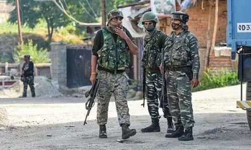 उरी इलाके में लश्कर के दो आतंकी गिरफ्तार, दहशतगर्दों के पास मिला गोला-बारूद का जखीरा