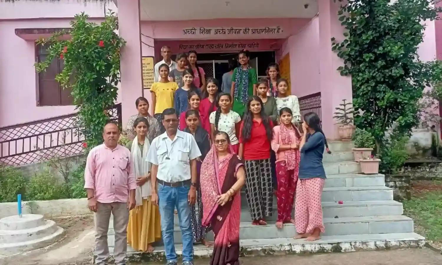 कस्तूरबा गांधी बालिका छात्रावास का संकुल प्राचार्य ने किया निरीक्षण