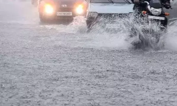 मध्यप्रदेश में लगातार तीसरे दिन बारिश का दौर जारी, कई इलाकों में बाढ़ जैसे हालात, खतरे के निशान के करीब नर्मदा