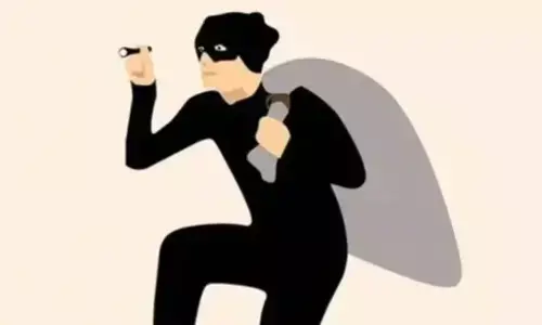 भाजपा विधायक की पत्नी को बंधक बनाकर 11 लाख का सामान लूटकर फरार हुए लुटेरे