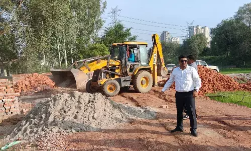 हिंडन नदी के डूब क्षेत्र में अवैध प्लॉटिंग पर चला बुलडोजर, 20 करोड़ की जमीन कब्जामुक्त