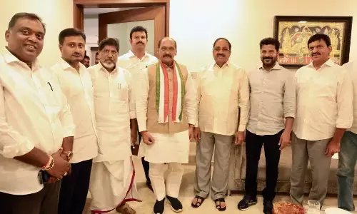पूर्व मंत्री तुम्मला नागेश्वर राव ने छोड़ी बीआरएस, कांग्रेस में हुए शामिल  पूर्व मंत्री तुम्मला नागेश्वर राव ने छोड़ी बीआरएस, कांग्रेस में हुए शामिल